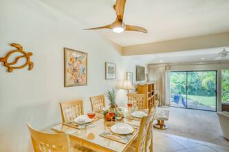 Manualoha #302 condo w/ lanai, W/D & shared pool - walk to the beach, near golf