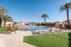 Pool (Outdoor)