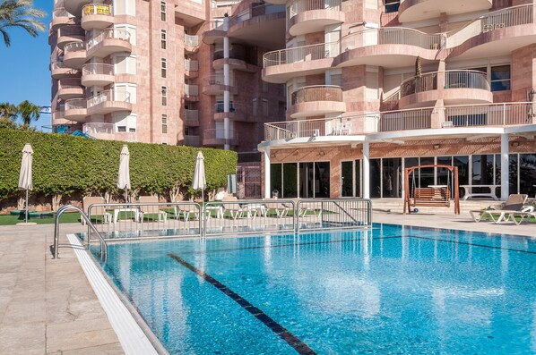 Pool (Outdoor)