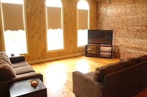 Living Room / Lounge