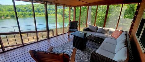 Rainbow Cabin screened porch