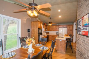 Easy entertaining kitchen...