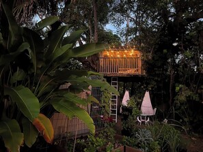 You'll sleep so well on the king bed in the Patio bedroom. Even though your 15 minutes from everything in Miami, it's a quiet place to decompress.