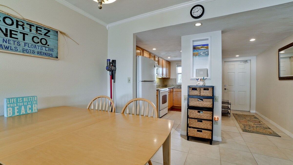 WONDERFUL BEACH VIEWS AND LARGE POOL!