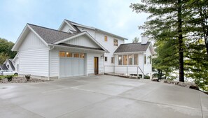 Lakemore Brown 1 Stall Garage