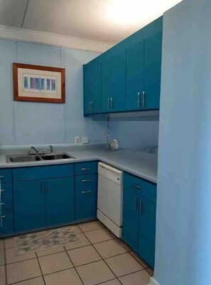 Kitchen with dishwasher