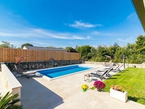 Propriété, Piscine, Maison, Immobilier, Domicile, Bâtiment, Zone Résidentielle, Arrière-Cour, Biens, Architecture