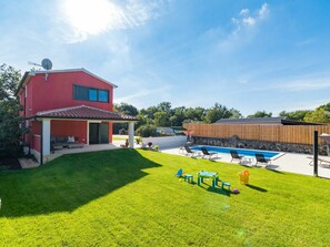 Propriété, Maison, Domicile, Herbe, Immobilier, Lot Terre, Ciel, Architecture, Bâtiment, Pelouse