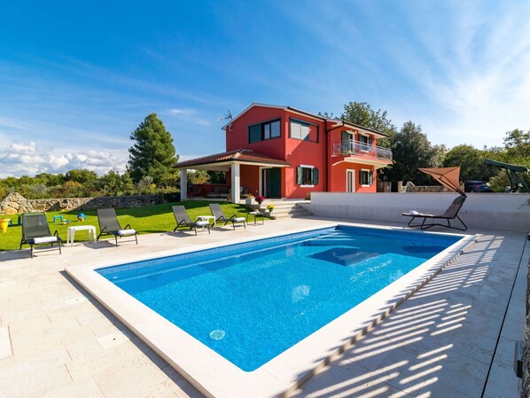 Ciel, Nuage, Plante, L'Eau, Bâtiment, Propriété, Piscine, Fenêtre, Bleu Azur, Arbre