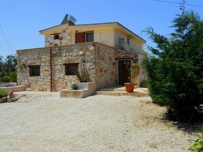 front of the villa with parking