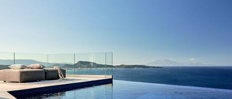 Inspiring Infinity Pool for creative souls, let Sirens seduce you to Mudita.  