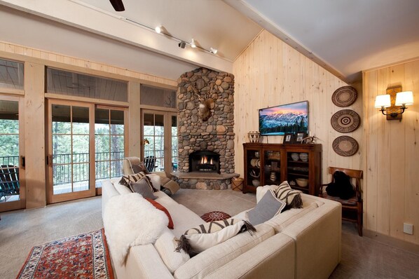 Comfortable Living Room with Fireplace, Large TV, Deck