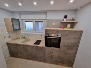 Kitchen area. kitchen