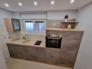 Kitchen area. kitchen