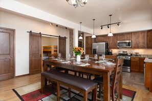 The dining table at our Trailhead lodges unit