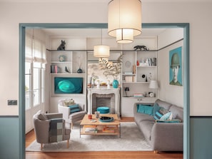 un magnifique salon conviviale et bien décoré