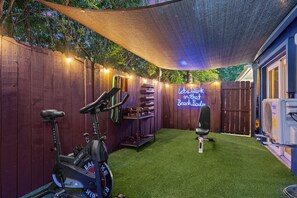 💪🌞Welcome to your private outdoor gym.  We leave QR codes for 3 great workouts as well!