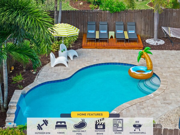 Spend relaxing days in the heated pool under the Florida sun! ☀️🏊