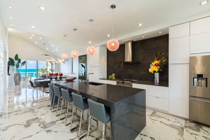 Kitchen Island great for entertaining 