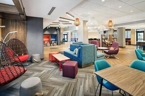 Lobby area and access to property amenities in case of an early arrival