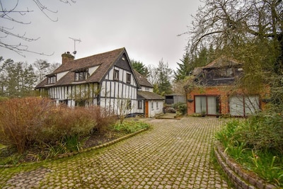 Gamekeepers Cottage rural, good for isolation walks cycling Near train to London