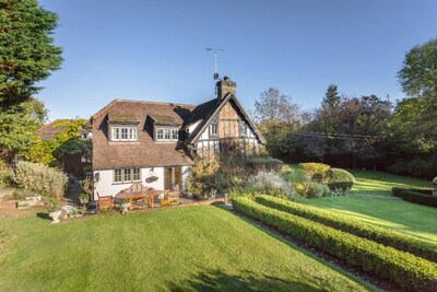 Gamekeepers Cottage rural, good for isolation walks cycling Near train to London