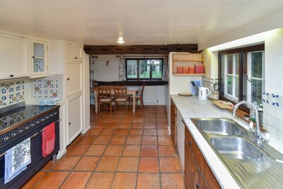 Gamekeepers Cottage rural, good for isolation walks cycling Near train to London