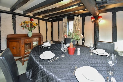 Gamekeepers Cottage rural, good for isolation walks cycling Near train to London