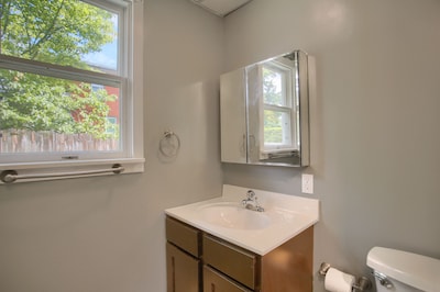 Remodeled Cozy Studio Near the Capital City Greenbelt!