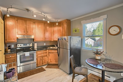 Remodeled Cozy Studio Near the Capital City Greenbelt!