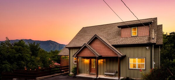 Enjoy your smoky mountain vacation at this stunning property!