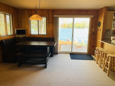 Cozy Winter Cottage Rental on Sandy Lake. Close to Toronto and Winter activities