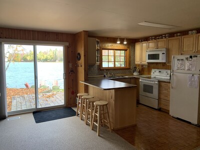 Cozy Winter Cottage Rental on Sandy Lake. Close to Toronto and Winter activities
