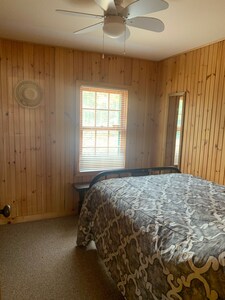 Cozy Winter Cottage Rental on Sandy Lake. Close to Toronto and Winter activities
