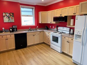 Large Open Fully Stocked Kitchen 