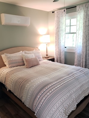 Luxury hotel mattress and 100% cotton bedding will keep you comfy and cozy.