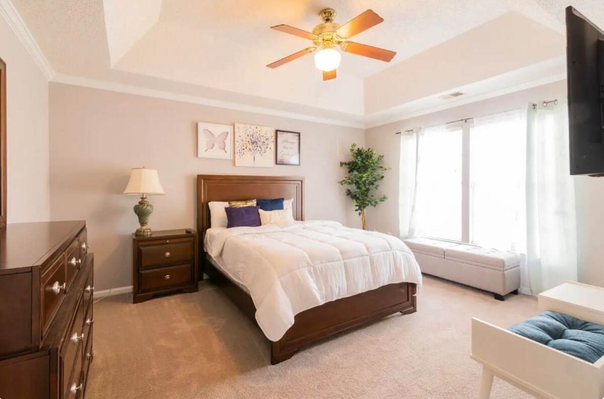 Adorable 3BR/2BA farmhouse ranch in Ballantyne – Pool is Open!