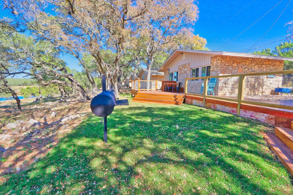 Delightful Cottage for 4 Guests in Canyon Lake!