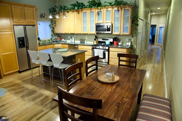 Open and fully furnished kitchen w/ bar/island seating and 6 person dining table