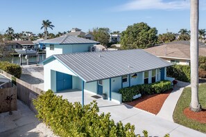 1500 square foot beautiful coastal island home!