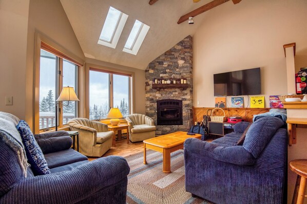 Cozy living room with plenty of seating!