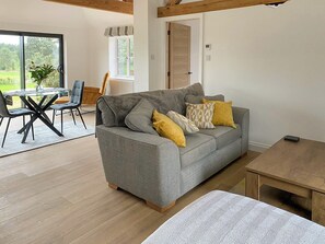 Living room/dining room | The Coach House, Fordingbridge, near Ringwood