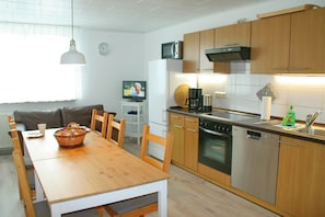 Wohnküche mit Essplatz für 6 Personen