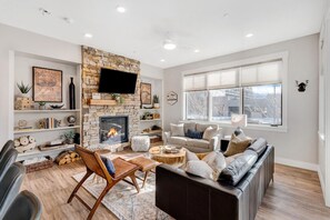 Living area with programmable gas fireplace