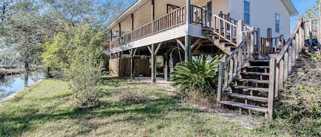 Welcome to 16618 White Lane - This home is ready to host your next getaway. Perfect for someone who wants to enjoy a relaxing vacation off the grid but still have access to food and entertainment in just a short few minutes drive