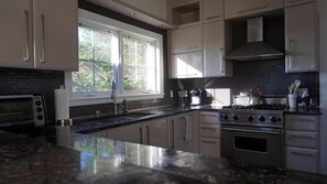 Fully equipped kitchen
