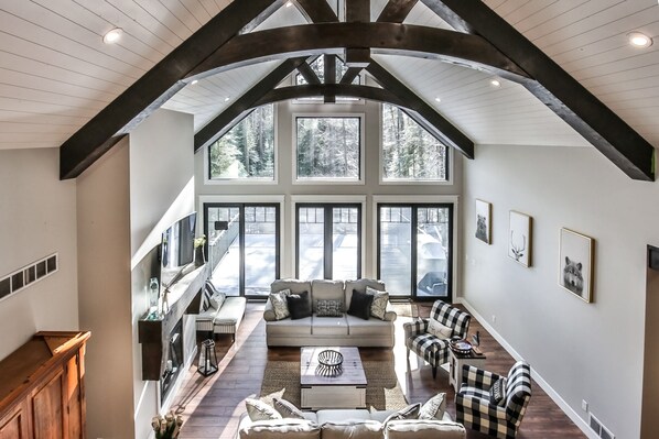 Magnificent living room with plenty of space to gather