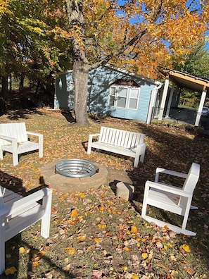 Fire pit and fully fenced in back yard. Inquire about pets! 