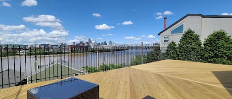 top floor deck 30ft x 25ft