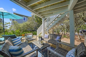 PORCH WITH SEATING AND LOUNGE AREAS